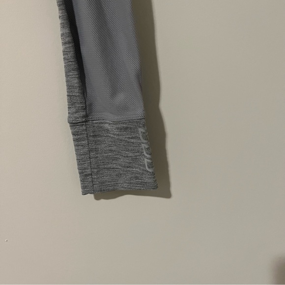 Lorna Jane gray mesh insert crop leggings - Picture 2 of 11